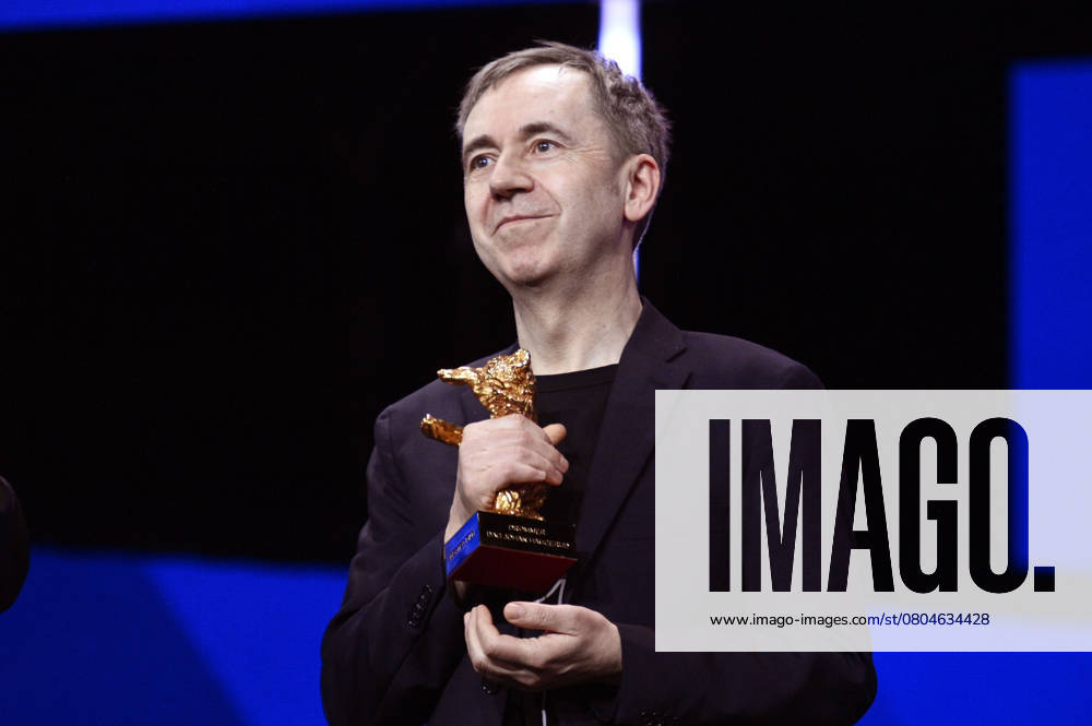 Dag Johan Haugerud with the Golden Bear for Best Film for Dreams Sex Love at the Closing Ceremony and Award Ceremony at the Berlinale 2025 75 Berlin International Film Festival at the Berlinale Palast Berlin, 22 02 2025 Foto:xN.xKubelkax xFuturexImagex closing_berlinale_5396