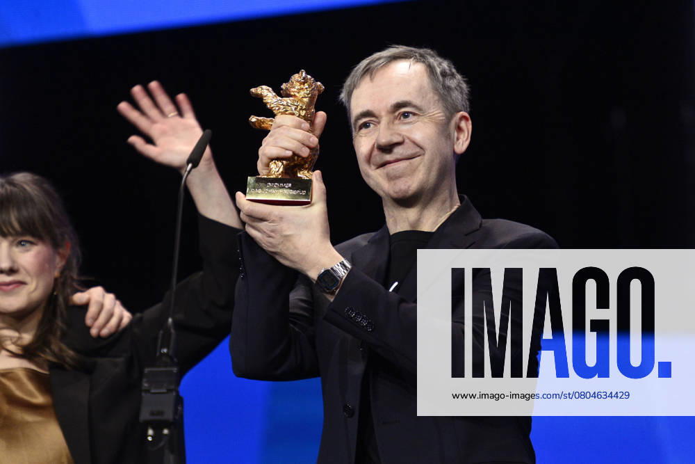 Dag Johan Haugerud with the Golden Bear for Best Film for Dreams Sex Love at the Closing Ceremony and Award Ceremony at the Berlinale 2025 75 Berlin International Film Festival at the Berlinale Palast Berlin, 22 02 2025 Foto:xN.xKubelkax xFuturexImagex closing_berlinale_5397