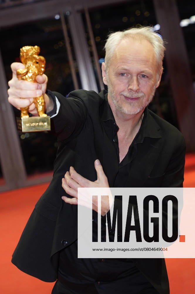 Yngve Saether with the Golden Bear for Best Film Drommer Dreams Sex Love at the Photocall with the award winners at the Berlinale 2025 75 Berlin International Film Festival at the Berlinale Palast Berlin, 22 02 2025 Foto:xT.xBartillax xFuturexImagex closing_berlinale_5450