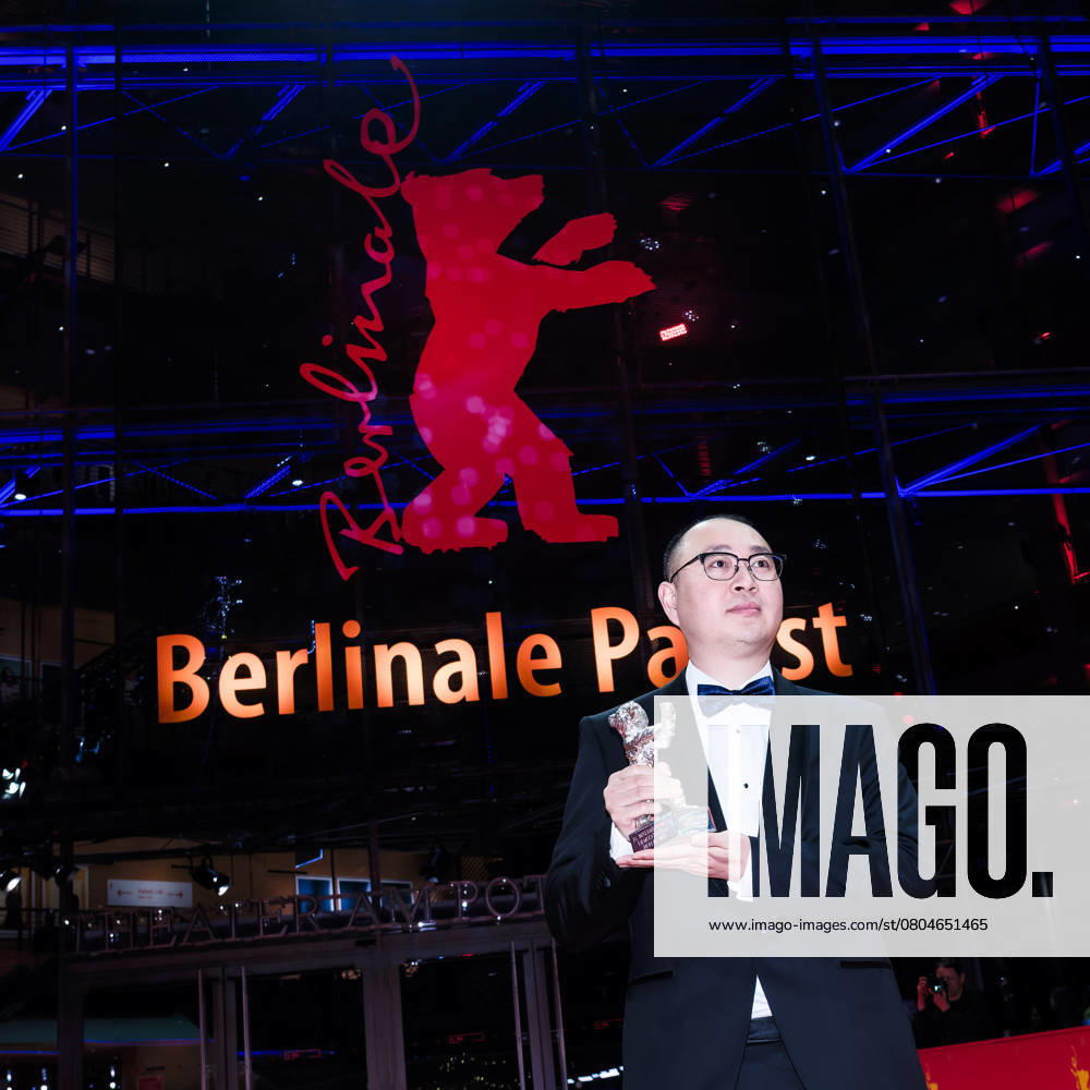 Winners Photocall after the Closing Ceremony , Berlinale Palast, Berlin, Germany Chinese Director Huo Meng , winner of the Silver Bear for Best Director for the film Living the Land poses on the red carpet during the Winners Photocall after the Closing Ceremony during Berlinale (Berlin Film Festival) at Berlinale Palast, Berlin, , Germany on 22 February 2025. Picture, Credit:Julie Edwards Avalon Germany, Potsdammer Platz, Berlin, Berlinale Palast