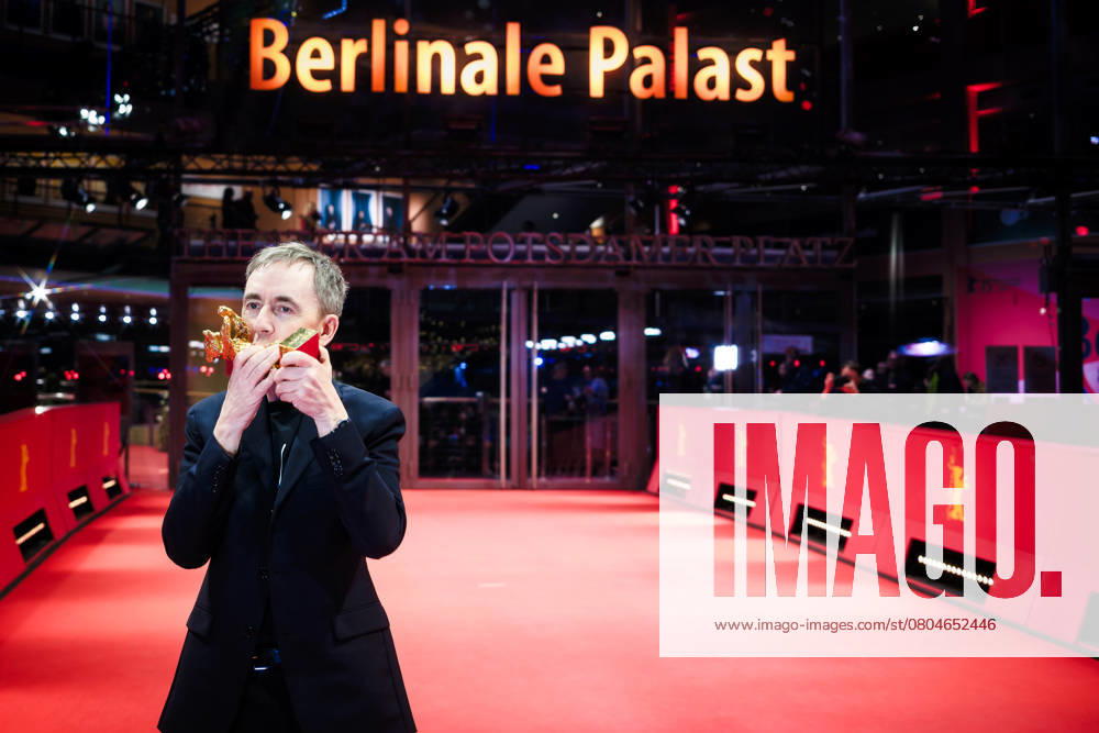Bilder des Jahres 2025, Entertainment 02 Februar Winners Photocall after the Closing Ceremony , Berlinale Palast, Berlin, Germany Dag Johan Haugerud, winner of the Golden Bear for Best Film for Dreams (Sex Love) poses on the red carpet during the Winners Photocall after the Closing Ceremony during Berlinale (Berlin Film Festival) at Berlinale Palast, Berlin, , Germany on 22 February 2025. Picture, Credit:Julie Edwards Avalon Germany, Potsdammer Platz, Berlin, Berlinale Palast