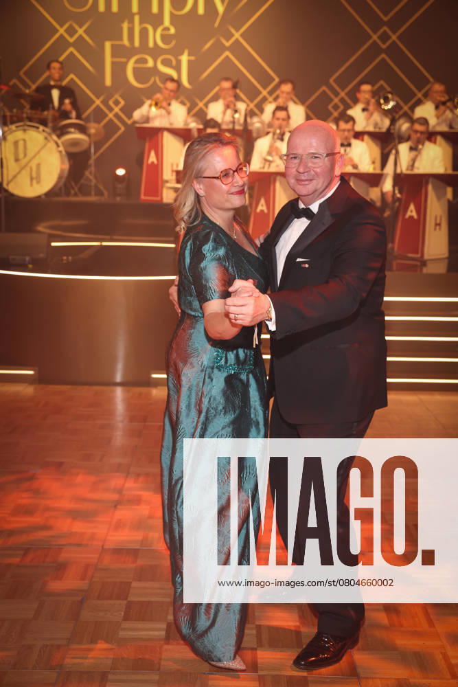 VBKI Ball der Wirtschaft 2025 VBKI President Markus Voigt and his wife Mirijam open the dancing The VBKI invites you to the Ball der Wirtschaft 2025 at the Hotel InterContinental in Berlin