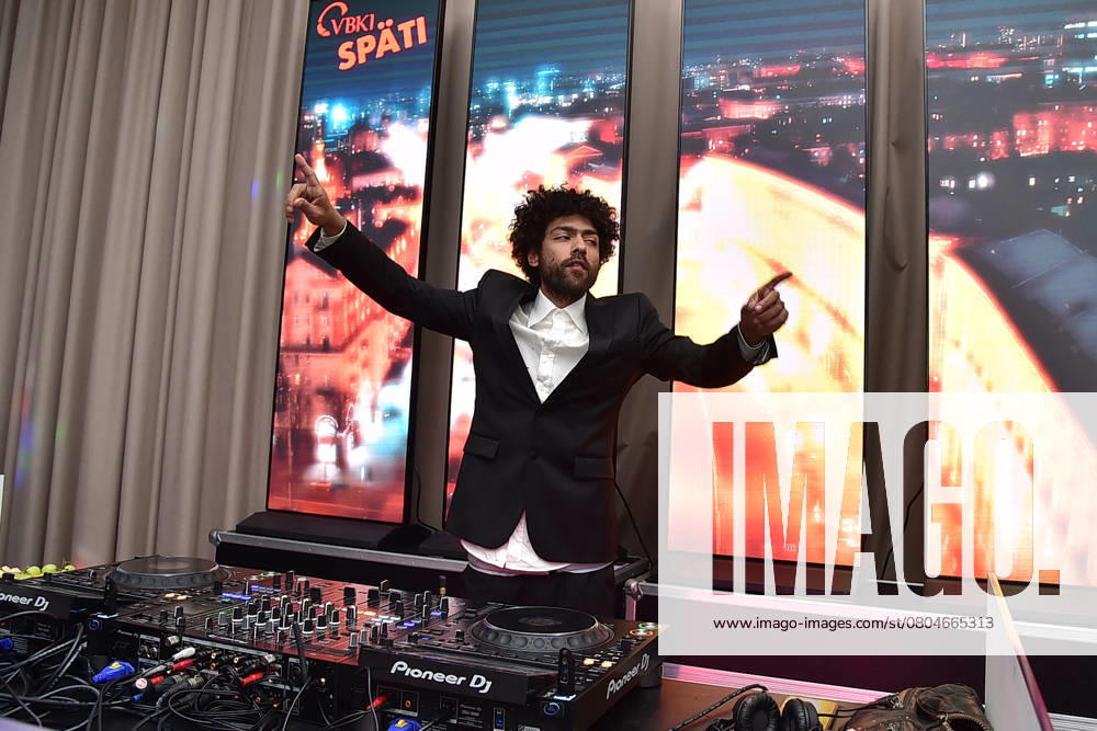73 VBKI Ball Berlin DJ Noah Becker on turntables, VBKI späti at the 73 VBKI Ball at the Hotel Intercontinental for the 75th Berlinale in Berlin, on 17 02 2025 Photopress Mueller