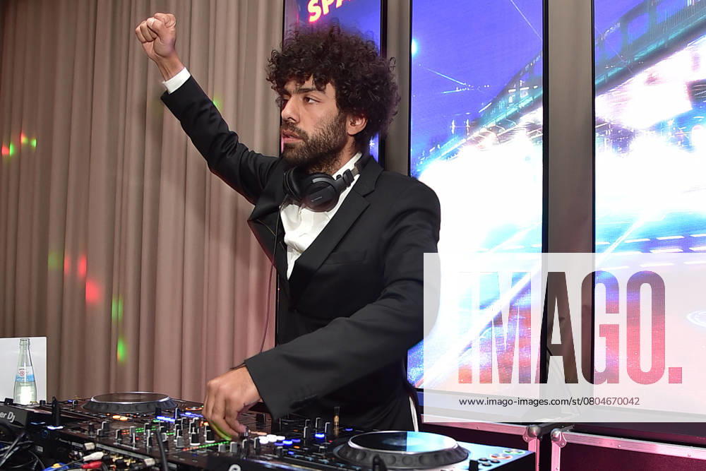 73.VBKI Ball Berlin DJ Noah Becker an Turntables, VBKI späti beim 73. VBKI Ball im Hotel Intercontinental zur 75.ten Berlinale in Berlin, am 17.02.2025 Photopress Mueller