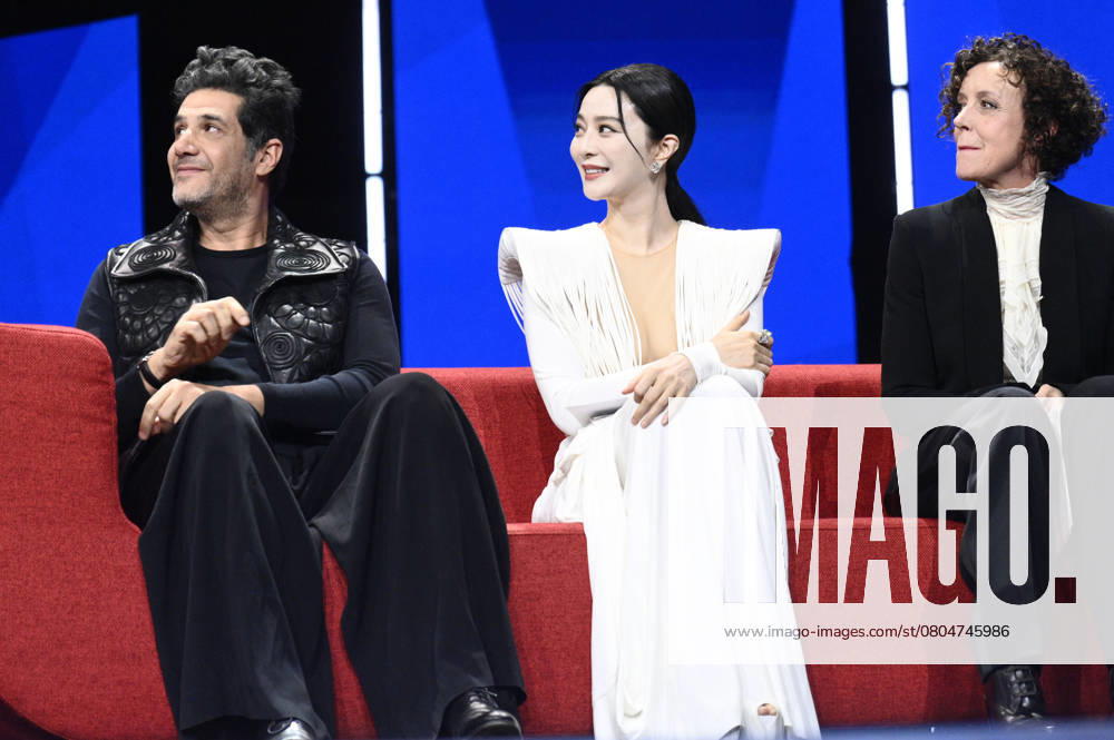 Nabil Ayouch, Fan Bingbing and Maria Schrader at the Closing Ceremony with Award Ceremony at the Berlinale 2025 75 Berlin International Film Festival at the Berlinale Palast Berlin, 22 02 2025 Foto:xN.xKubelkax xFuturexImagex closing_berlinale_5467