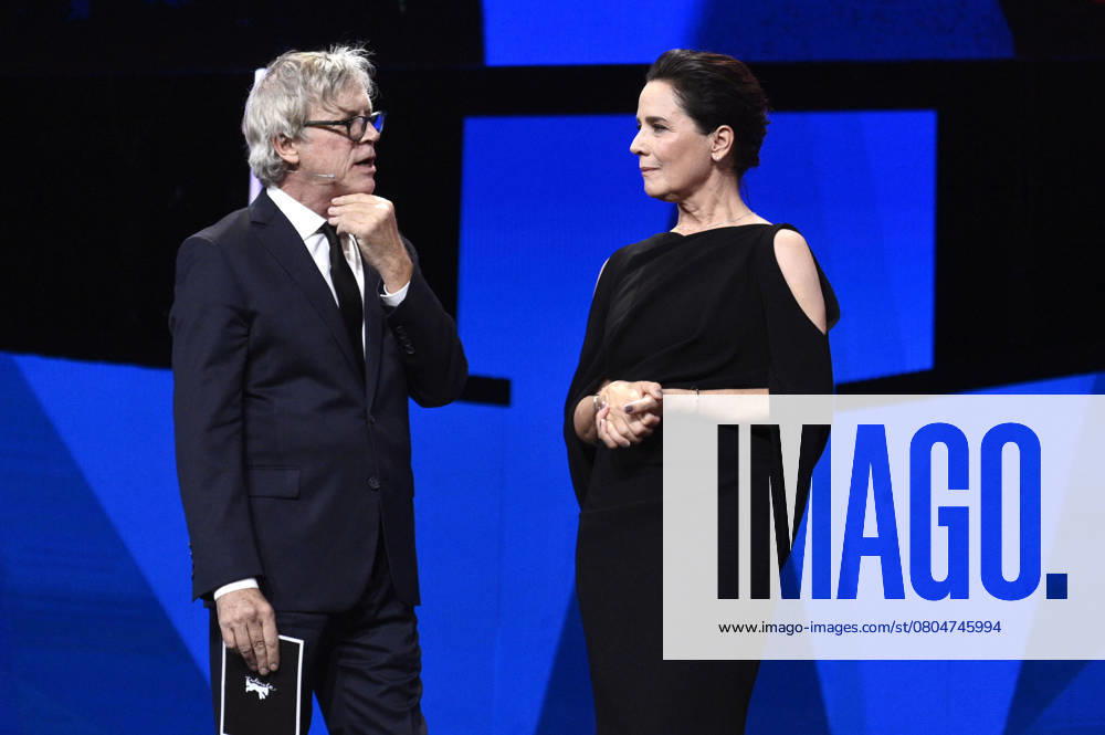 Todd Haynes and Desiree Nosbusch at the Closing Ceremony with Award Ceremony at the Berlinale 2025 75 Berlin International Film Festival in the Berlinale Palast Berlin, 22 02 2025 Foto:xN.xKubelkax xFuturexImagex closing_berlinale_5472