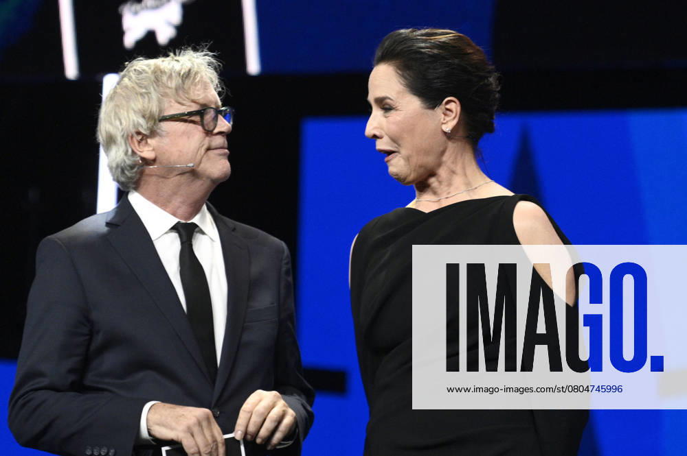 Todd Haynes and Desiree Nosbusch at the Closing Ceremony with Award Ceremony at the Berlinale 2025 75 Berlin International Film Festival in the Berlinale Palast Berlin, 22 02 2025 Foto:xN.xKubelkax xFuturexImagex closing_berlinale_5473