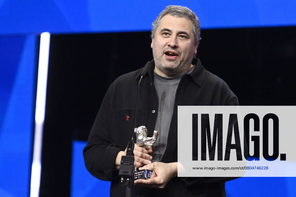 Radu Jude with the Silver Bear for Best Screenplay for Kontinental 25 at the Closing Ceremony with Award Ceremony at the Berlinale 2025 75 Berlin International Film Festival in the Berlinale Palast Berlin, 22 02 2025 Foto:xN.xKubelkax xFuturexImagex closing_berlinale_5481