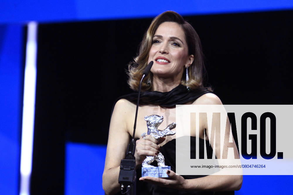 Rose Byrne with the Silver Bear for Best Acting Performance in a Leading Role for If I Had Legs Id Kick You at the Closing Ceremony and Award Ceremony at the Berlinale 2025 75 Berlin International Film Festival at the Berlinale Palast Berlin, 22 02 2025 Foto:xN.xKubelkax xFuturexImagex closing_berlinale_5486