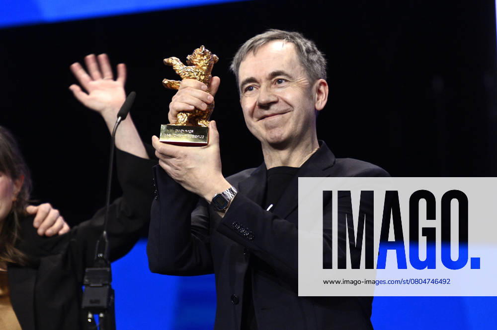 Dag Johan Haugerud with the Golden Bear for Best Film Drommer Dreams Sex Love at the Closing Ceremony with Award Ceremony at the Berlinale 2025 75 Berlin International Film Festival in the Berlinale Palast Berlin, 22 02 2025 Foto:xN.xKubelkax xFuturexImagex closing_berlinale_5506