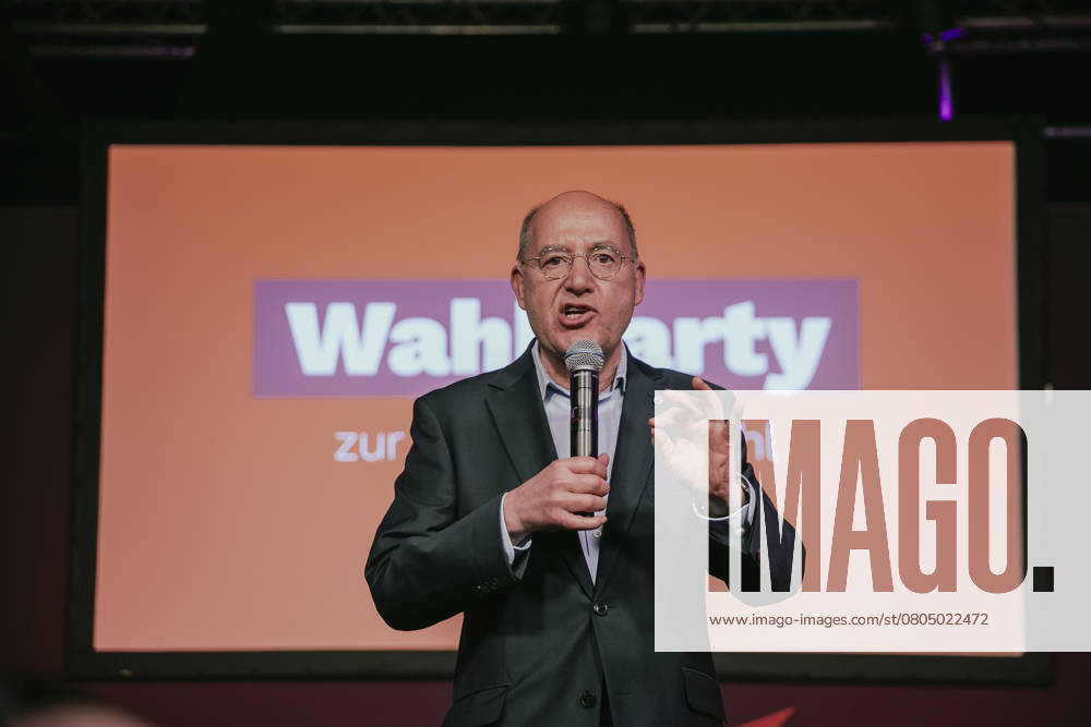 Bilder des Jahres 2025, News 02 Februar Bundestagswahl-election-Wahlparty Die Linke Die Linke leading member Gregor Gysi addresses supporters at the partys election evening gathering after the initial results of the snap federal parliamentary elections on February 23, 2025, in Berlin, Germany. According to the preliminary results, Die Linke has received 8.7% of the vote. The elections were held following the collapse of the three-party coalition government last November. Gregor Gysi, also known as Mission Silberlocke, speaks on stage at Die Linkes election event in the Glashaus. The early election for the 21st German Bundestag took place on Sunday.