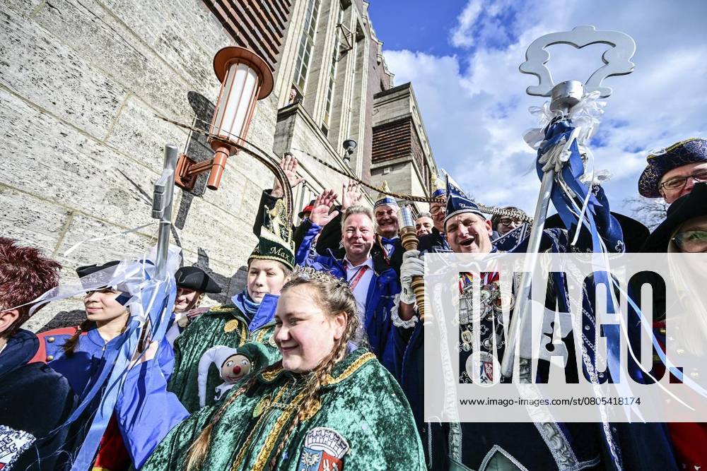 Altweiber in Oberhausen Carnivalists celebrate Altweiber, on Thursday, February 27, 2025 in Oberhausen Oberhausen Copyright LarsxFröhlich