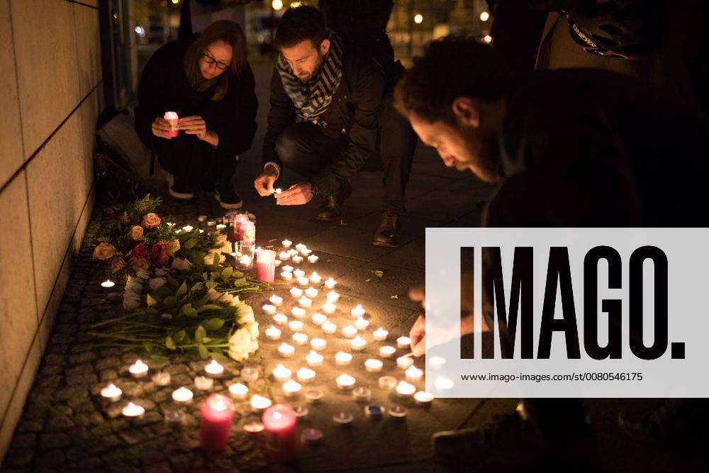 Vigil Daphne Caruana galizia Vigil for Daphne Caruana galizia in Berlin Approx 40 People Remembrance before the Embassy from Malta the with a Car bomb Murdered Maltese Journalist Daphne Caruana galizia Berlin Berlin Germany