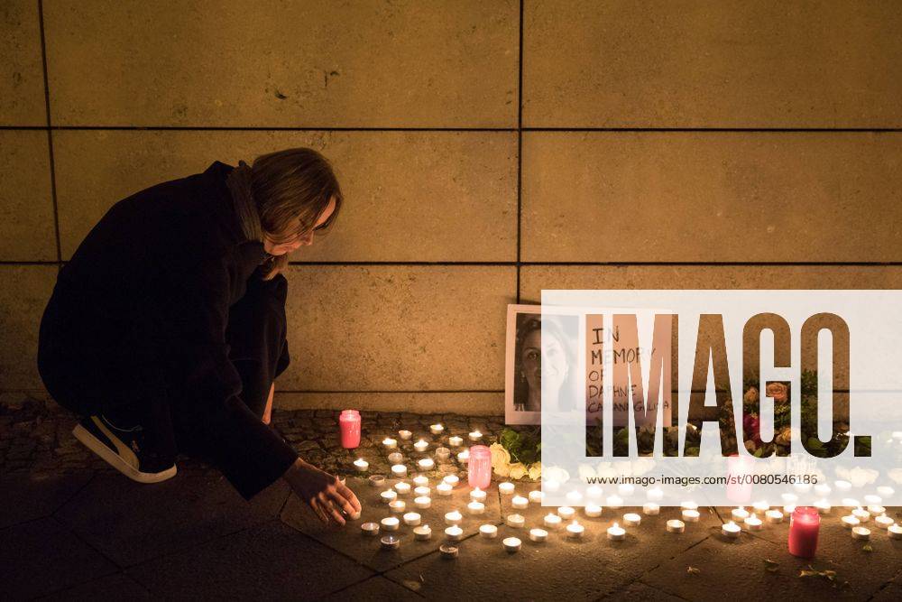 Vigil Daphne Caruana galizia Vigil for Daphne Caruana galizia in Berlin Approx 40 People Remembrance before the Embassy from Malta the with a Car bomb Murdered Maltese Journalist Daphne Caruana galizia Berlin Berlin Germany
