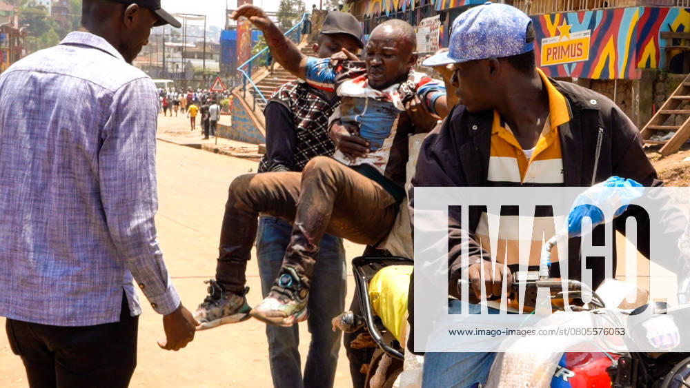 DR Kongo, mehrere Tote nach Explosion in Bukavu (250227) -- BUKAVU, Feb. 27, 2025 -- The screenshot from a video shows people transferring a man injured in an explosion in Bukavu, South Kivu Province, the Democratic Republic of the Congo (DRC), on Feb. 27, 2025. Several explosions killed at least 11 people and injured 65 others on Thursday in Bukavu in the eastern Democratic Republic of the Congo (DRC), shortly after a political rally in support of the rebel March 23 Movement (M23). DR CONGO-BUKAVU-EXPLOSIONS ZanemxNetyxZaidi