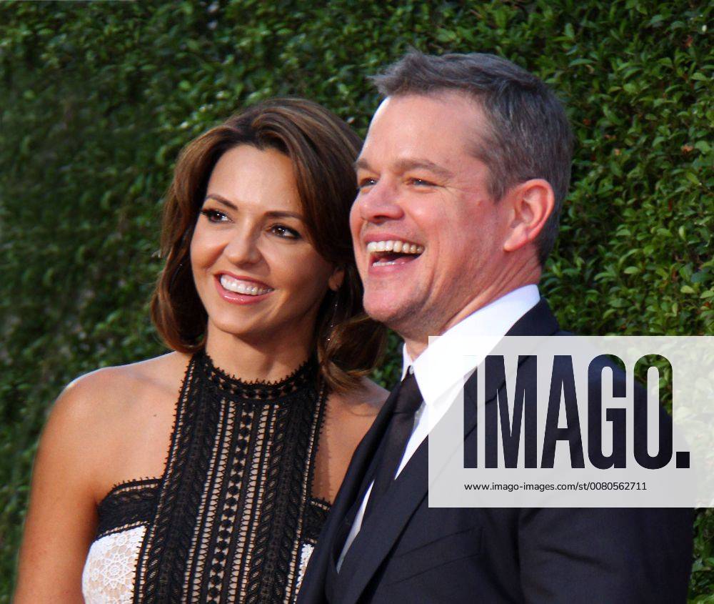 Premiere du film Suburbicon a Los Angeles. 22 October 2017 - Los Angeles, California - Luciana Barroso Damon and Matt Damon. Suburbicon Premiere held at the Regency Village Theatre in Los Angeles. Photo Credit: AdMedia 221694 AdMedia Starface 2017-10-22 CA Los Angeles Etats-Unis