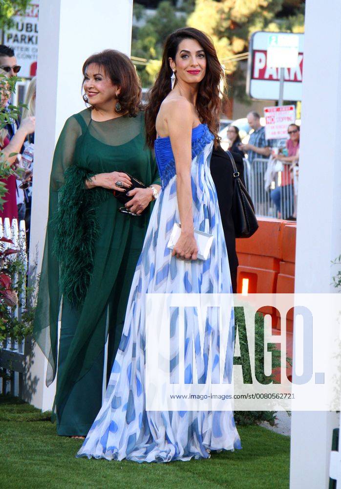 Premiere du film Suburbicon a Los Angeles. 22 October 2017 - Los Angeles, California - Amal Clooney with mother Baria Alamuddin. Suburbicon Premiere held at the Regency Village Theatre in Los Angeles. Photo Credit: AdMedia 221694 AdMedia Starface 2017-10-22 CA Los Angeles Etats-Unis