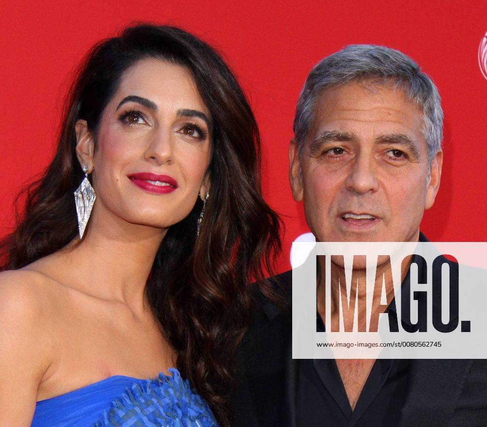Premiere du film Suburbicon a Los Angeles. 22 October 2017 - Los Angeles, California - Amal Clooney and George Clooney. Suburbicon Premiere held at the Regency Village Theatre in Los Angeles. Photo Credit: AdMedia 221694 AdMedia Starface 2017-10-22 CA Los Angeles Etats-Unis