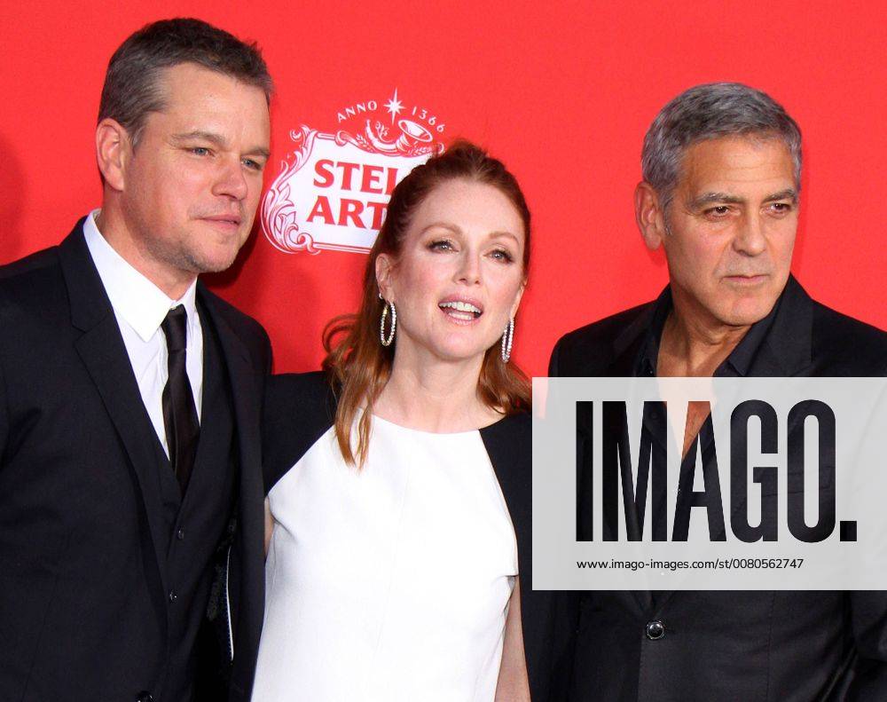 Premiere du film Suburbicon a Los Angeles. 22 October 2017 - Los Angeles, California - Matt Damon, Julianne Moore and George Clooney. Suburbicon Premiere held at the Regency Village Theatre in Los Angeles. Photo Credit: AdMedia 221694 AdMedia Starface 2017-10-22 CA Los Angeles Etats-Unis