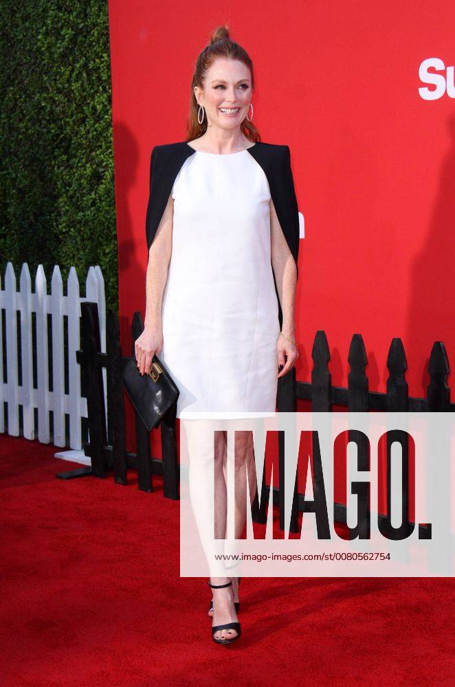 Premiere du film Suburbicon a Los Angeles. 22 October 2017 - Los Angeles, California - Julianne Moore. Suburbicon Premiere held at the Regency Village Theatre in Los Angeles. Photo Credit: AdMedia 221694 AdMedia Starface 2017-10-22 CA Los Angeles Etats-Unis