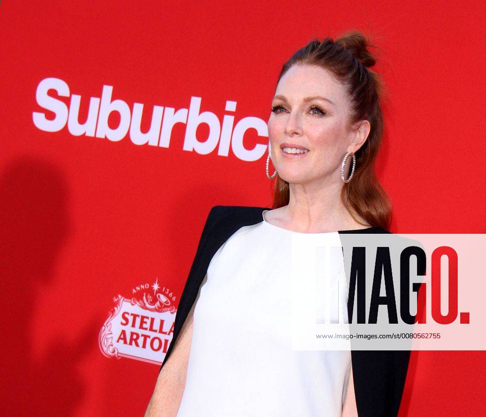 Premiere du film Suburbicon a Los Angeles. 22 October 2017 - Los Angeles, California - Julianne Moore. Suburbicon Premiere held at the Regency Village Theatre in Los Angeles. Photo Credit: AdMedia 221694 AdMedia Starface 2017-10-22 CA Los Angeles Etats-Unis