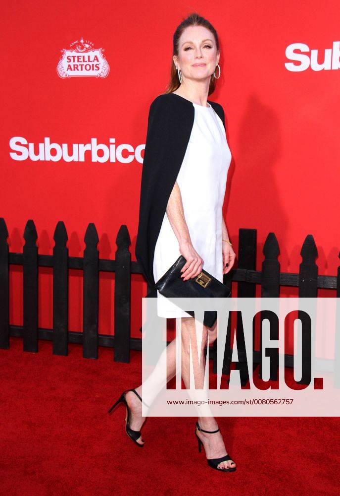 Premiere du film Suburbicon a Los Angeles. 22 October 2017 - Los Angeles, California - Julianne Moore. Suburbicon Premiere held at the Regency Village Theatre in Los Angeles. Photo Credit: AdMedia 221694 AdMedia Starface 2017-10-22 CA Los Angeles Etats-Unis