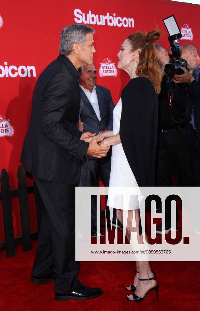 Premiere du film Suburbicon a Los Angeles. 22 October 2017 - Los Angeles, California - Julianne Moore and George Clooney. Suburbicon Premiere held at the Regency Village Theatre in Los Angeles. Photo Credit: AdMedia 221694 AdMedia Starface 2017-10-22 CA Los Angeles Etats-Unis