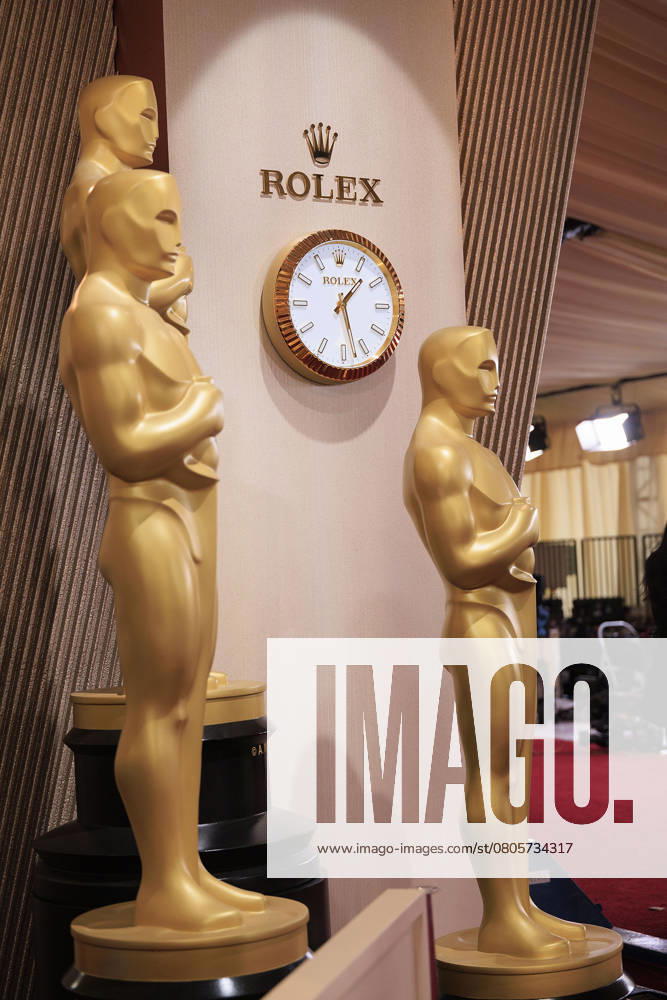 Oscar statuettes are position in preparations on the Red Carpet on Saturday March 1, 2025 at the Dolby Theater in Los Angeles, California for the upcoming 97th Academy Awards. JAVIER ROJAS PI Hollywood USA - ZUMAp124 20250301_zaa_p124_005