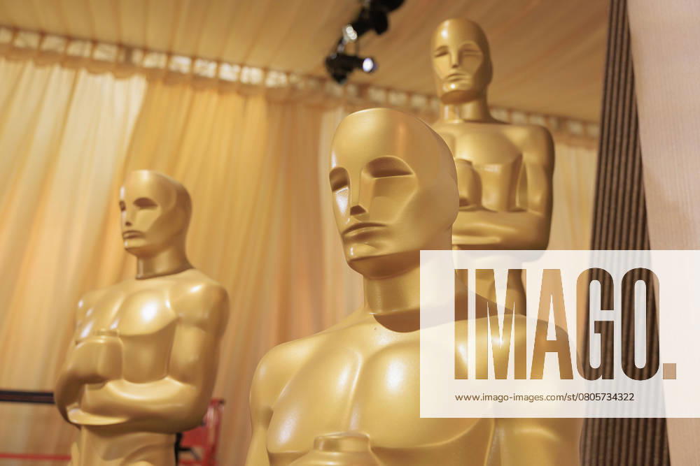Oscar statuettes are position in preparations on the Red Carpet on Saturday March 1, 2025 at the Dolby Theater in Los Angeles, California for the upcoming 97th Academy Awards. JAVIER ROJAS PI Hollywood USA - ZUMAp124 20250301_zaa_p124_008
