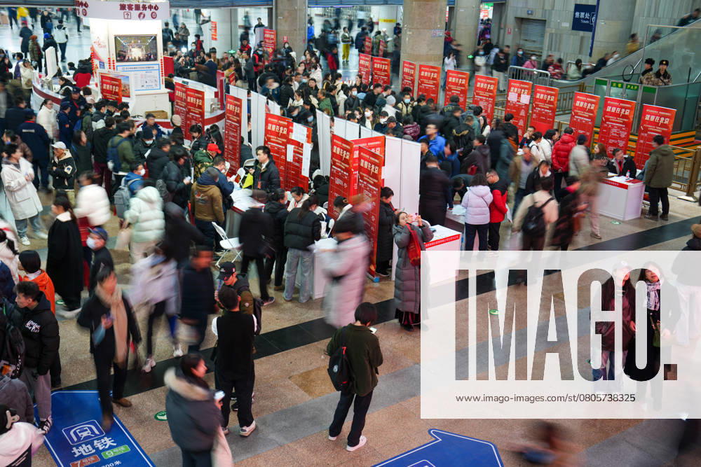 (250302) -- BEIJING, March 2, 2025 -- This photo taken on Feb. 28, 2025 shows a job fair held at the Beijing West Railway Station in Beijing, capital of China. ) XINHUA PHOTOS OF THE DAY JuxHuanzong