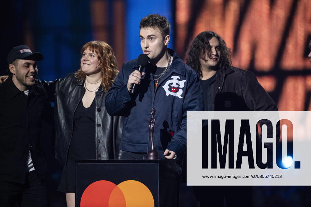 Sam Fender being presented the BRIT Award for Alternative Rock Artist at the 2025 BRIT Awards at The O2 Arena, London on 1 March 2025 Sam Fender being presented the BRIT Award for Alternative Rock Artist at the 2025 BRIT Awards at The O2 Arena, London on 1 March 2025 Sam Fender is an English singer, songwriter, and musician. Fender discovered his passion for music during his teenage years and released several singles independently beginning in ˜17. His sound relies primarily on his traditional American musical upbringing combined with a British rock sensibility. He is known for his high tenor voice and Geordie accent. Recognised for his songwriting style, Fender is the recipient of two Brit Awards., Credit:Dafydd Owen Avalon The O2, Gr