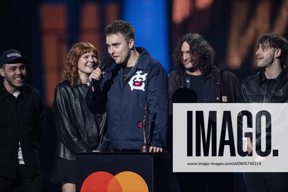 Sam Fender being presented the BRIT Award for Alternative Rock Artist at the 2025 BRIT Awards at The O2 Arena, London on 1 March 2025 Sam Fender being presented the BRIT Award for Alternative Rock Artist at the 2025 BRIT Awards at The O2 Arena, London on 1 March 2025 Sam Fender is an English singer, songwriter, and musician. Fender discovered his passion for music during his teenage years and released several singles independently beginning in ˜17. His sound relies primarily on his traditional American musical upbringing combined with a British rock sensibility. He is known for his high tenor voice and Geordie accent. Recognised for his songwriting style, Fender is the recipient of two Brit Awards., Credit:Dafydd Owen Avalon The O2, Gr