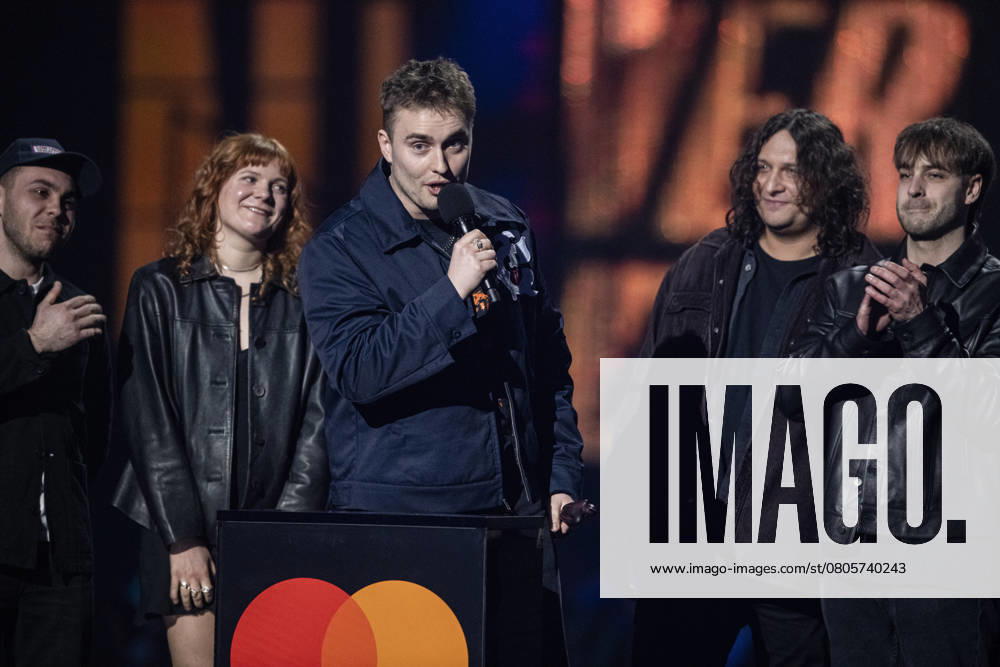 Sam Fender being presented the BRIT Award for Alternative Rock Artist at the 2025 BRIT Awards at The O2 Arena, London on 1 March 2025 Sam Fender being presented the BRIT Award for Alternative Rock Artist at the 2025 BRIT Awards at The O2 Arena, London on 1 March 2025 Sam Fender is an English singer, songwriter, and musician. Fender discovered his passion for music during his teenage years and released several singles independently beginning in ˜17. His sound relies primarily on his traditional American musical upbringing combined with a British rock sensibility. He is known for his high tenor voice and Geordie accent. Recognised for his songwriting style, Fender is the recipient of two Brit Awards., Credit:Dafydd Owen Avalon The O2, Gr