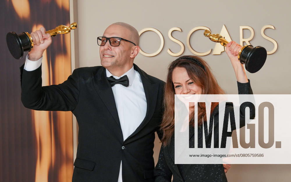 Shirin Rohani and Hossein Molayemi of In the Shadow of the Cypress celebrate their Oscar for best animated short film during the 97th Academy Awards in the Hollywood section of Los Angeles on Sunday, March 2, 2025. LAP20250302109 PATxBENIC