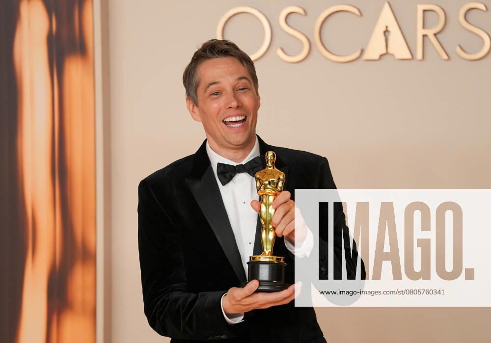Sean Baker celebrates backstage after winning the Oscar for film editing for Anora during the 97th Academy Awards in the Hollywood section of Los Angeles on Sunday, March 2, 2025. LAP20250302121 PATxBENIC