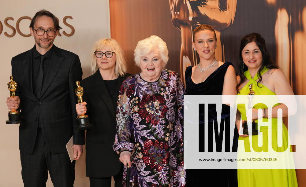 Pierre-Olivier Persin (L), Stéphanie Guillon and Marilyne Scarselli (R) celebrate backstage with Academy Award award presenters Scarlett Johansson (2nd R) and June Squibb after winning the Oscar for makeup and hairstyling for The Substance during the 97th Academy Awards in the Hollywood section of Los Angeles on Sunday, March 2, 2025. LAP20250302124 PATxBENIC