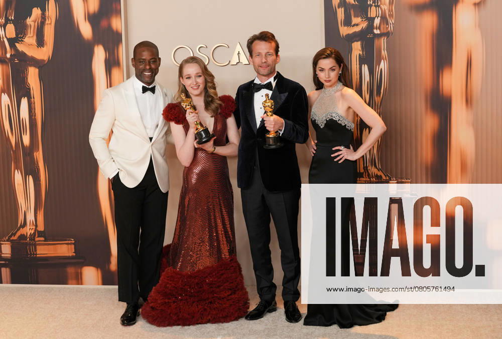 Academy Award presenters Sterling K. Browl (L), and Ana de Armas (R) join Victoria Warmerdam and Trent of I m Not a Robot backstage after they won the Oscar for best live action short film during the 97th Academy Awards in the Hollywood section of Los Angeles on Sunday, March 2, 2025. LAP20250302141 PATxBENIC