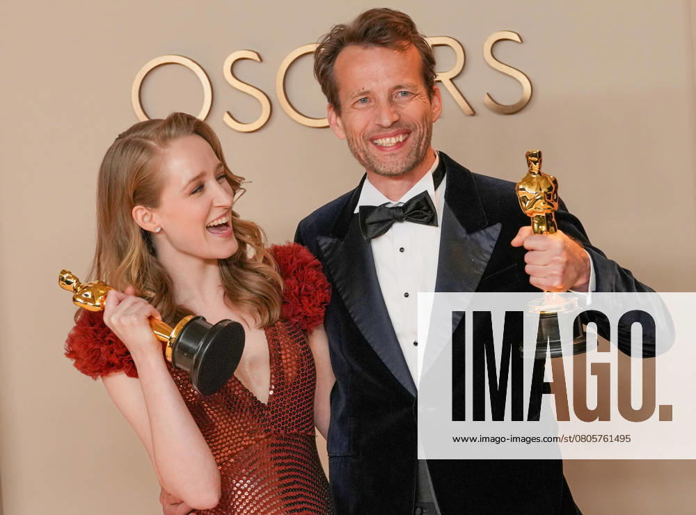 Victoria Warmerdam and Trent of I m Not a Robot celebrates backstage after winning the Oscar for best live action short during the 97th Academy Awards in the Hollywood section of Los Angeles on Sunday, March 2, 2025. LAP20250302143 PATxBENIC