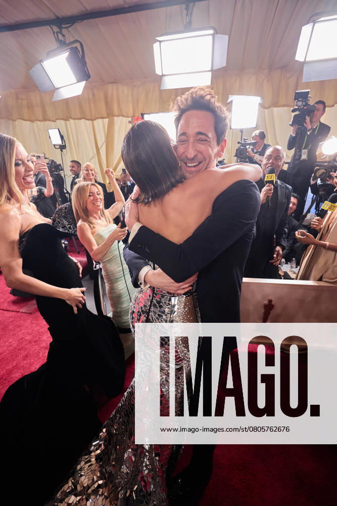 Bilder des Jahres 2025, Entertainment 03 März Entertainment Themen der Woche KW09 97th Oscars, Academy Awards Halle Berry and Adrien Brody arrive on the red carpet of the 97th Oscars® at the Dolby® Theatre at Ovation Hollywood on Sunday, March 2, 2025., Credit:Avalon.red Avalon