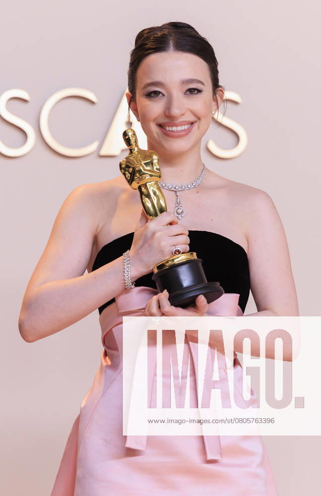 Mikey Madison, winner of the Best Actress award for Anora poses in the press room of the 97th Annual Academy Awards on Sunday March 2, 2025 at the Dolby Theater in Hollywood, California. BURT HARRIS BNS PI Hollywood USA - ZUMAp124 20250302_zaa_p124_357