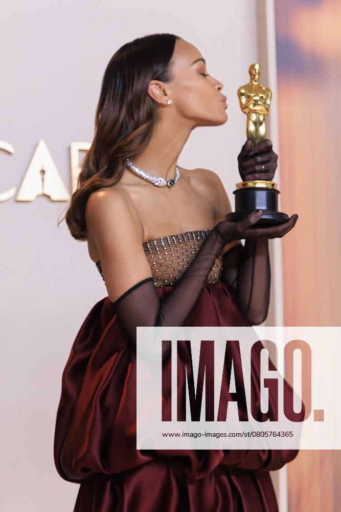 Zoo« Saldao±a, winner of the Best Actress In A Supporting Role for â€oeEmilia Po rezâ€Â, poses in the press room of the 97th Annual Academy Awards on Sunday March 2, 2025 at the Dolby Theater in Hollywood, California. BURT HARRIS BNS PI Hollywood USA - ZUMAp124 20250302_zaa_p124_358