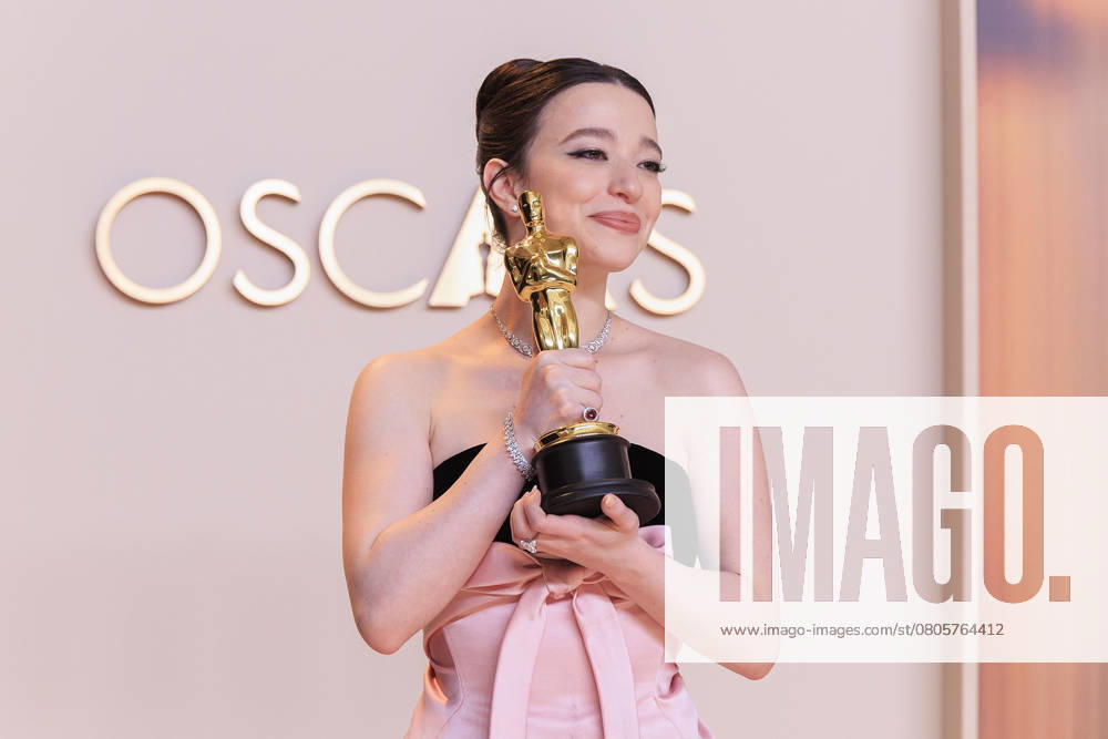 Mikey Madison, winner of the Best Actress award for Anora poses in the press room of the 97th Annual Academy Awards on Sunday March 2, 2025 at the Dolby Theater in Hollywood, California. BURT HARRIS BNS PI Hollywood USA - ZUMAp124 20250302_zaa_p124_376