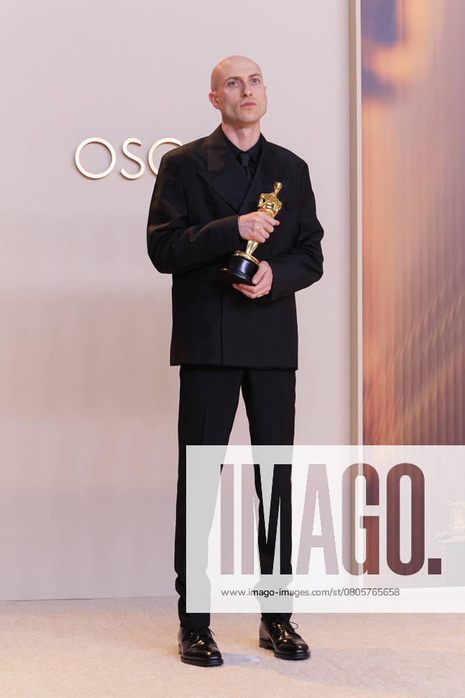 Daniel Blumberg, winner of the Best Original Score for â€oeThe Brutalistâ€Â, poses in the press room of the 97th Annual Academy Awards on Sunday March 2, 2025 at the Dolby Theater in Hollywood, California. BURT HARRIS BNS PI Hollywood USA - ZUMAp124 20250302_zaa_p124_422