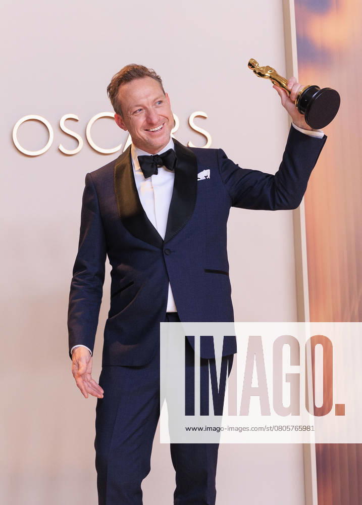 Lol Crawley, winner of the Best Cinematography for â€oeThe Brutalistâ€Â, poses in the press room of the 97th Annual Academy Awards on Sunday March 2, 2025 at the Dolby Theater in Hollywood, California. BURT HARRIS BNS PI Hollywood USA - ZUMAp124 20250302_zaa_p124_441