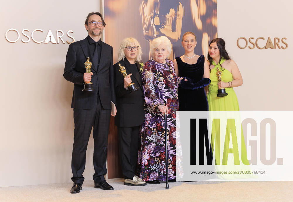 Pierre Olivier Persin, Sto phanie Guillon, and Marilyne Scarselli, winners of the Best Makeup and Hairstyling for â€oeThe Substanceâ€Â, pose with June Squibb and Scarlett Johansson in the press room of the 97th Annual Academy Awards on Sunday March 2, 2025 at the Dolby Theater in Hollywood, California. BURT HARRIS BNS PI Hollywood USA - ZUMAp124 20250302_zaa_p124_482