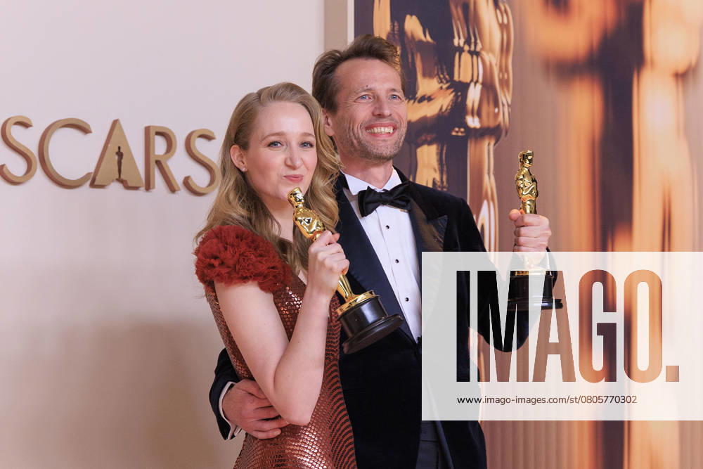 (L-R) Victoria Warmerdam and Trent, winners of the Best Live Action Short Film award for â€oeIâ€⠢m Not a Robotâ€Â, pose in the press room of the 97th Annual Academy Awards on Sunday March 2, 2025 at the Dolby Theater in Hollywood, California. BURT HARRIS BNS PI Hollywood USA - ZUMAp124 20250302_zaa_p124_519