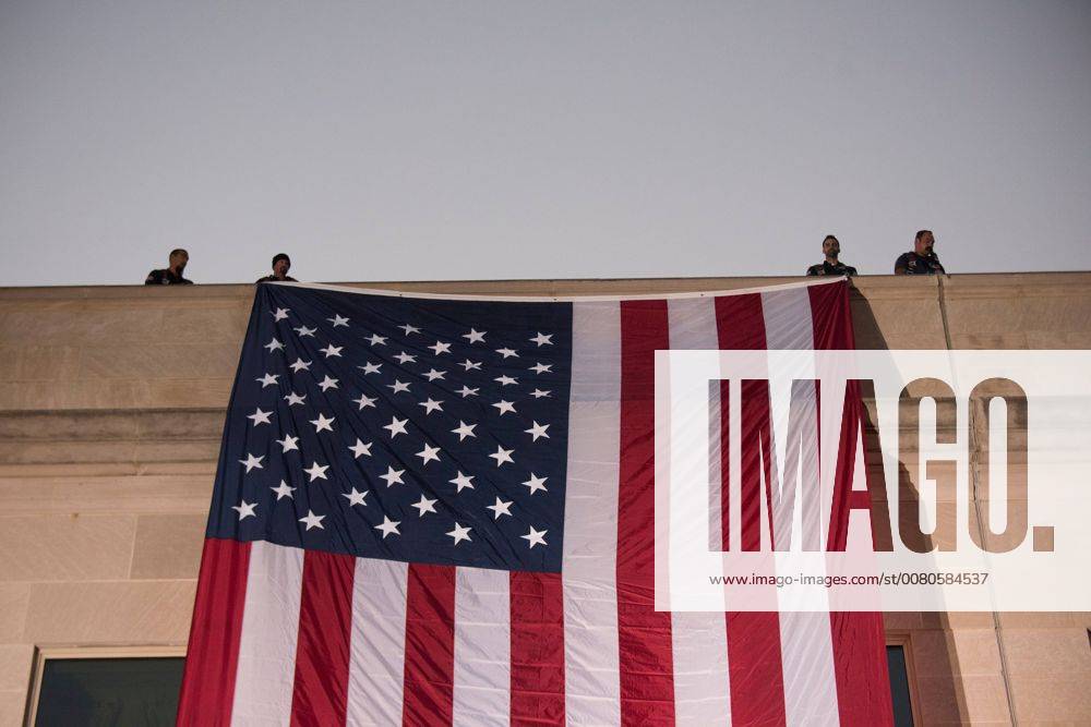 Washington Dc, District of Columbia, USA - A large American flag is unfurled over the west side of the Pentagon at sunrise to mark the 9 11 attacks during the anniversary September 11, 2017 in Washington, D.C. During the attack, 184 people were killed at the Pentagon. Washington Dc USA - ZUMAp138 20170911_zaa_p138_063