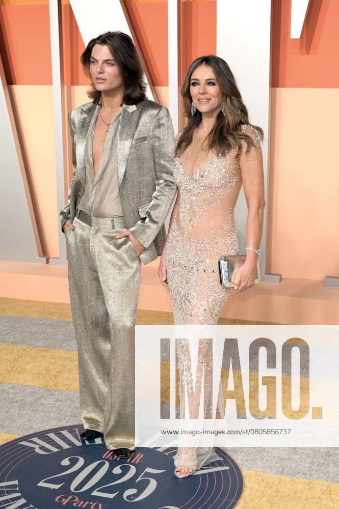 Damian Hurley with mother Elizabeth Hurley at the Vanity Fair Oscar Party 2025 on the occasion of the 97th Academy Awards at the Wallis Annenberg Center for the Performing Arts Beverly Hills, 02 03 2025 Foto:xJ.xFuturexImagex vanity_5657