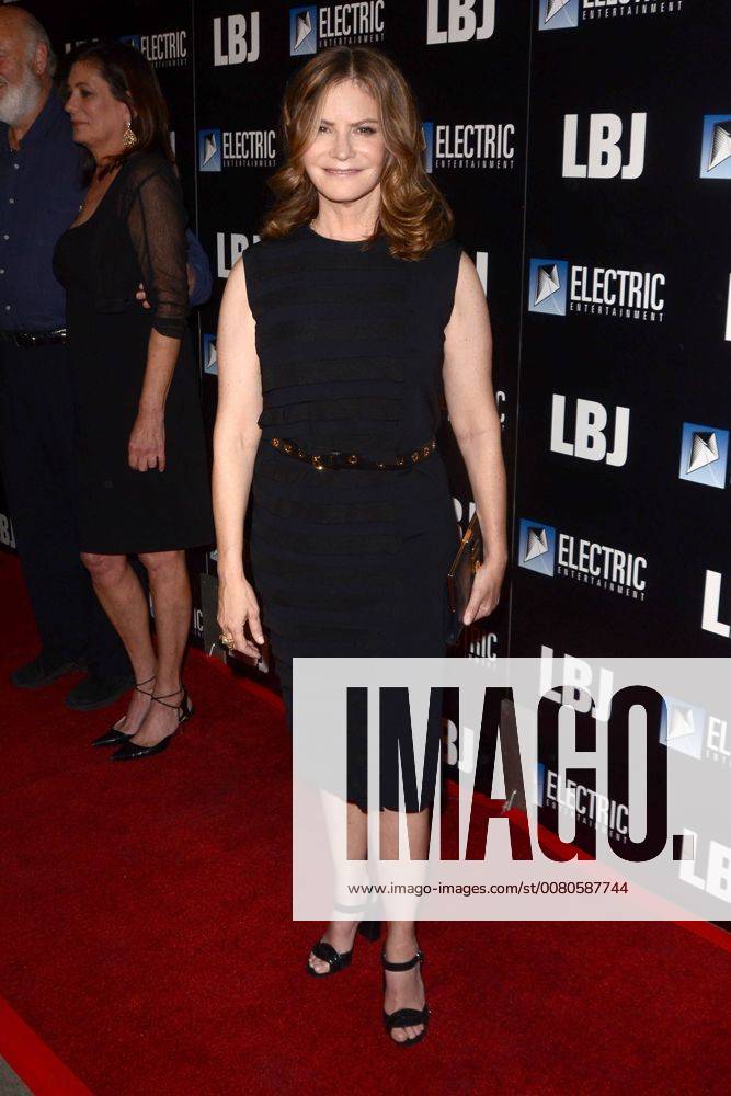 LOS ANGELES - OCT 24: Jennifer Jason Leigh at the LBJ World Premiere at the ArcLight Theater on October 24, 2017 in Los Angeles, CA
