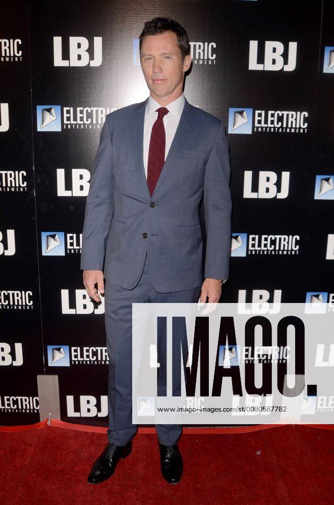 LOS ANGELES - OCT 24: Jeffrey Donovan at the LBJ World Premiere at the ArcLight Theater on October 24, 2017 in Los Angeles, CA